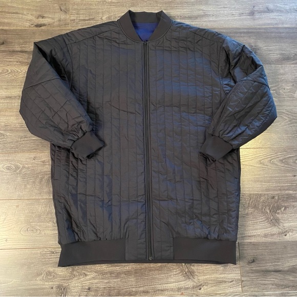 Lululemon Oversized-Fit Non-Stop Bomber Jacket
Night Sea / Black reversible 10 - Picture 11 of 15